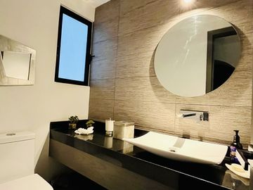 RESIDENCIA EN VENTA TIPO TOSCANO FRENTE A SONATA EN LOMAS DE ANGELÓPOLIS