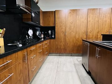 RESIDENCIA EN VENTA TIPO TOSCANO FRENTE A SONATA EN LOMAS DE ANGELÓPOLIS