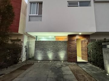 ¡Tu Nuevo Hogar en Nueva Galicia! Estilo, Confort y Seguridad