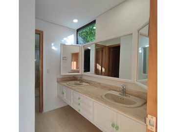 8009995 Arriendo Apartamento en el Poblado Loma del Campestre