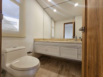 8009995 Arriendo Apartamento en el Poblado Loma del Campestre