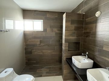 CASA EN VENTA EN FRACCIONAMIENTO PUNTA DIAMANTE
