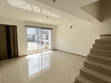 CASA EN VENTA EN FRACCIONAMIENTO PUNTA DIAMANTE