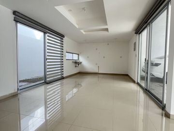 CASA EN VENTA EN FRACCIONAMIENTO PUNTA DIAMANTE