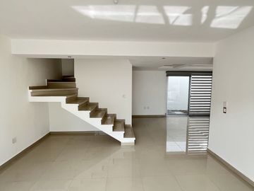 CASA EN VENTA EN FRACCIONAMIENTO PUNTA DIAMANTE