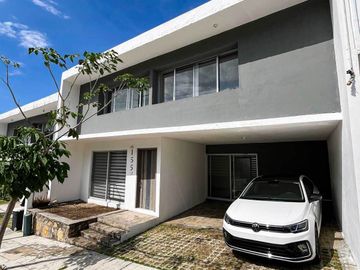 CASA EN VENTA EN FRACCIONAMIENTO PUNTA DIAMANTE