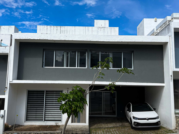 CASA EN VENTA EN FRACCIONAMIENTO PUNTA DIAMANTE