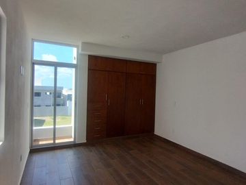 Casa en Fraccionamiento Lomas de la Rioja, Veracruz
