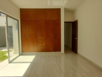 Casa en Fraccionamiento Lomas de la Rioja, Veracruz