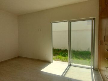 Casa en Fraccionamiento Lomas de la Rioja, Veracruz