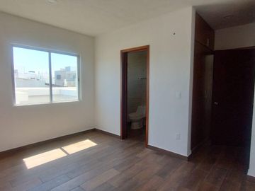 Casa en Fraccionamiento Lomas de la Rioja, Veracruz