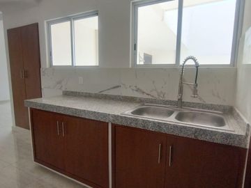 Casa en Fraccionamiento Lomas de la Rioja, Veracruz