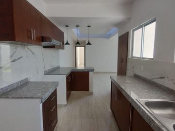 Casa en Fraccionamiento Lomas de la Rioja, Veracruz