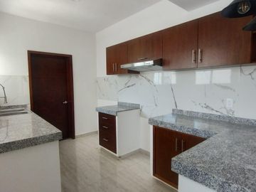 Casa en Fraccionamiento Lomas de la Rioja, Veracruz