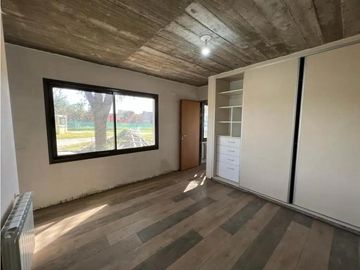 VENTA CASA EN VALLE DEL GOLF 3 DORMITORIOS Y PILETA A ESTRENAR