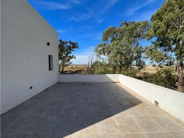 VENTA CASA EN VALLE DEL GOLF 3 DORMITORIOS Y PILETA A ESTRENAR
