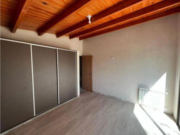 VENTA CASA EN VALLE DEL GOLF 3 DORMITORIOS Y PILETA A ESTRENAR