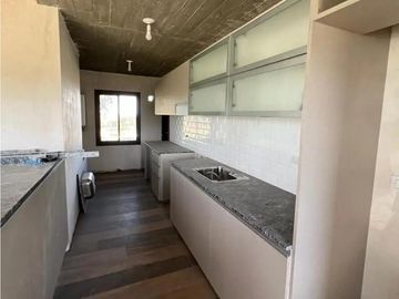 VENTA CASA EN VALLE DEL GOLF 3 DORMITORIOS Y PILETA A ESTRENAR