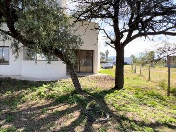 VENTA CASA EN VALLE DEL GOLF 3 DORMITORIOS Y PILETA A ESTRENAR