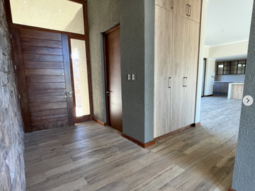 Se vende Preciosa casa en Condominio, sector oriente Talca