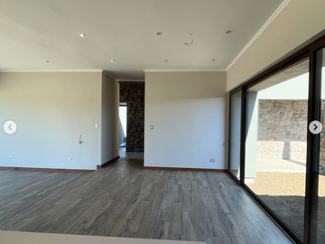 Se vende Preciosa casa en Condominio, sector oriente Talca