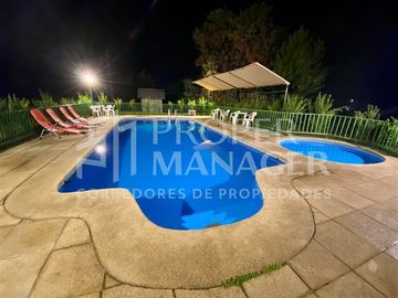 Casa en Venta en Parcela Urbana Con Casa + Quincho + Piscina
