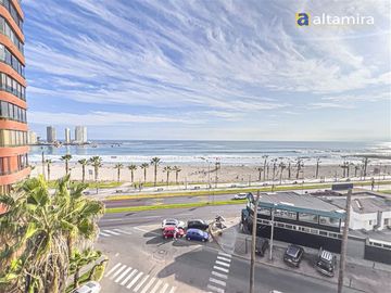 Departamento en Venta en Edificio Ventana Al Mar piso 7 (2 estacionamientos) - frente a Playa Cavancha