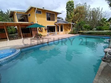 VENDO QUINTA EN GUAYLLABAMBA