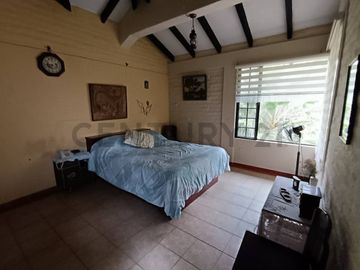 VENDO QUINTA EN GUAYLLABAMBA
