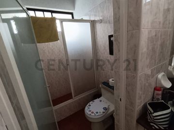 VENDO QUINTA EN GUAYLLABAMBA