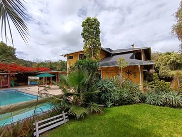 VENDO QUINTA EN GUAYLLABAMBA