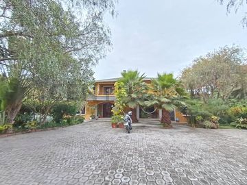 VENDO QUINTA EN GUAYLLABAMBA
