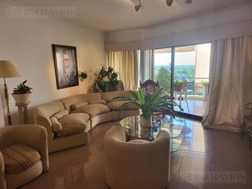 Departamento en  VENTA en Marina Golf de 4 amb con vista al Río.