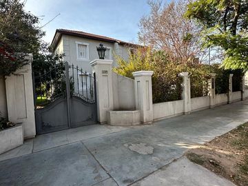 Casa en frente a casa de gobierno