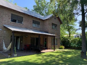 Venta Casa 4 Dormitorios en Rosario- Fisherton