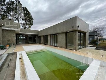 Casa 4 ambientes a estrenar con pileta en venta - Greenville Polo
