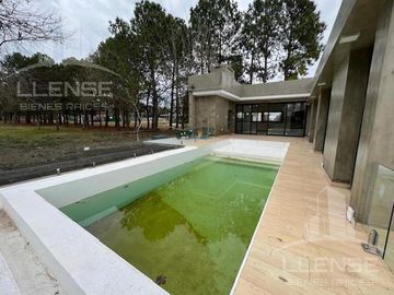 Casa 4 ambientes a estrenar con pileta en venta - Greenville Polo