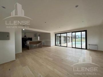 Casa 4 ambientes a estrenar con pileta en venta - Greenville Polo