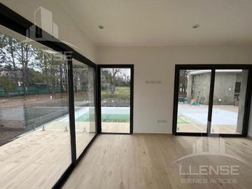 Casa 4 ambientes a estrenar con pileta en venta - Greenville Polo