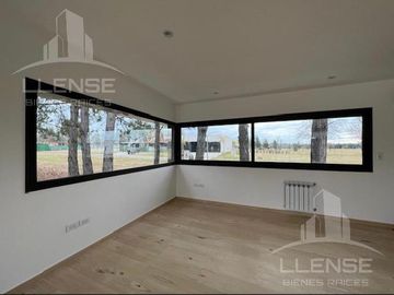 Casa 4 ambientes a estrenar con pileta en venta - Greenville Polo