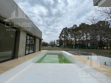 Casa 4 ambientes a estrenar con pileta en venta - Greenville Polo