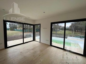 Casa 4 ambientes a estrenar con pileta en venta - Greenville Polo