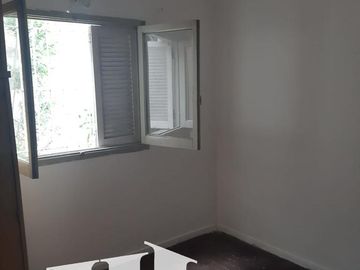 Casa Antigua en Alquiler- Temperley Este