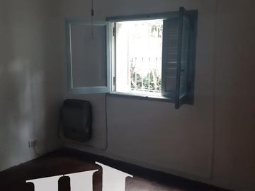 Casa Antigua en Alquiler- Temperley Este