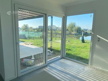 CASA EN VENTA EN CANTON ISLAS - MAROTO PROPIEDADES