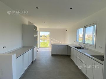 CASA EN VENTA EN CANTON ISLAS - MAROTO PROPIEDADES