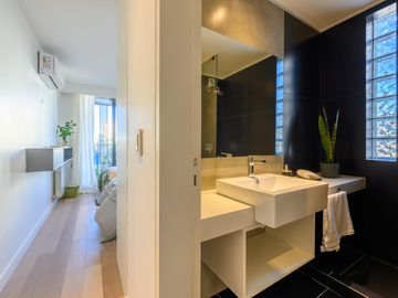 Venta en Casanova 5: 2 Dorm con amenities