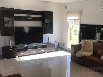 Casa en venta a laguna central Canton Norte 370.000 PG pile sauna