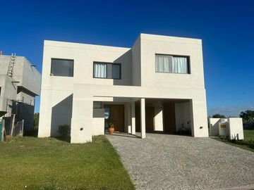 Casa en alquiler en el barrio el Canal, al rio, Villanueva, Tigre