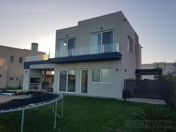 Casa - El Canton - Norte - 450.000 usd